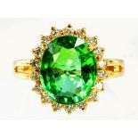 A DIAMOND AND GREEN STONE CLUSTER RING, IN 18CT GOLD, SIZE N, 6.8G