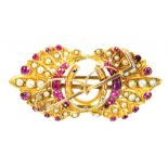 A RUBY AND SPLIT PEARL HORSESHOE AND WHIP BROOCH, IN GOLD, 8.7G