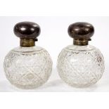 A PAIR OF GEORGE V SILVER MOUNTED CUT GLASS SCENT BOTTLES, WITH GLASS STOPPERS., 14CM H,