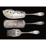 A PAIR OF NORTH AMERICAN SILVER FISH SERVERS BY TIFFANY & CO, LATE 19TH C pierced with fish and