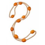 A NECKLACE OF 10 AMBER BEADS INTERSPERSED WITH IMITATION PEARLS 38g