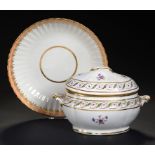 A DERBY DESSERT TUREEN AND COVER AND A FLUTED APRICOT AND GILT SAUCER DISH, C1790 dish 19.5cm