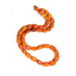 A NECKLACE OF 40 AMBER BEADS 96.7g ++++