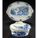 A CAUGHLEY BLUE AND WHITE FENCE PATTERN BUTTER TUB, COVER AND STAND, C1777-90 with twig handles,