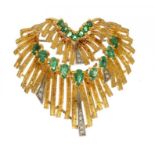 AN ITALIAN EMERALD, DIAMOND AND TWO COLOUR GOLD CASCADE BROOCH, C1970 4cm h, marked 18k, 16g ++In