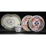 A DERBY KIDNEY SHAPED DESSERT DISH FROM THE ACLAND SERVICE, TWO MATCHING PATTERN NO 3 PLATES, ALL