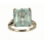 AN AQUAMARINE RING with square step cut aquamarine in white gold, 6g, size M ++Stone in fine