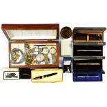 A SILVER YARD-O-LED PROPELLING PENCIL CASED, A PARKER LAQUE FOUNTAIN PEN, BOXED, SEVERAL OTHER