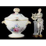 A DERBY MOULDED CREAM BOWL AND COVER, PAINTED WITH FLOWER SPRAYS AND GILT, 17CM H, RED PAINTED MARK,