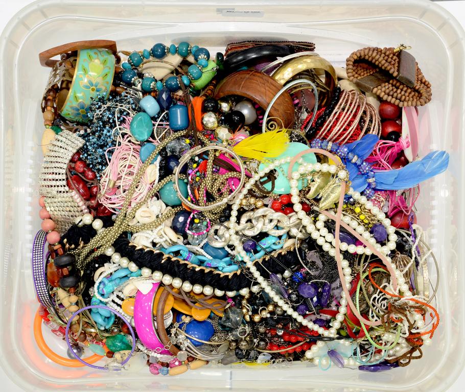 MISCELLANEOUS COSTUME JEWELLERY