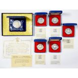 A PROOF SILVER COMMEMORATIVE MEDAL INVESTITURE OF HRH THE PRINCE OF WALES 1969, BOXED, 113G AND