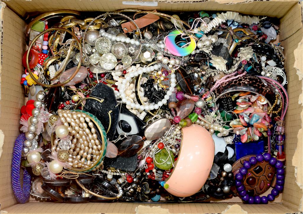 MISCELLANEOUS COSTUME JEWELLERY