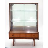 A 1970'S TEAK SIDE CABINET WITH PLATE GLASS SHELVES AND SLIDING DOORS, 91CM W