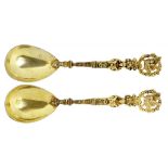 A PAIR OF ORNATE VICTORIAN SILVER GILT BIRD SPOONS WITH FIG SHAPED BOWL, LONDON 1879, 4OZS 5DWTS