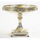 A GEORGE V SILVER TAZZA, THE PIERCED RIM APPLIED WITH LION MASKS, 16CM H, LONDON 1912, 15OZ 5DWTS