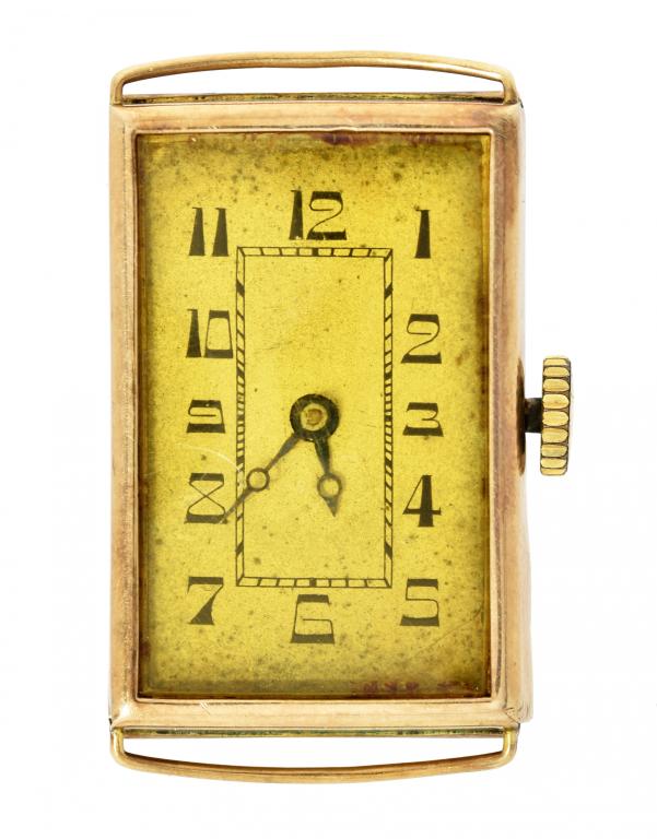 A 9CT GOLD RECTANGULAR GENTLEMAN'S WRISTWATCH 2 x 3cm, import marked Stockwell & Co, London 1925 ++