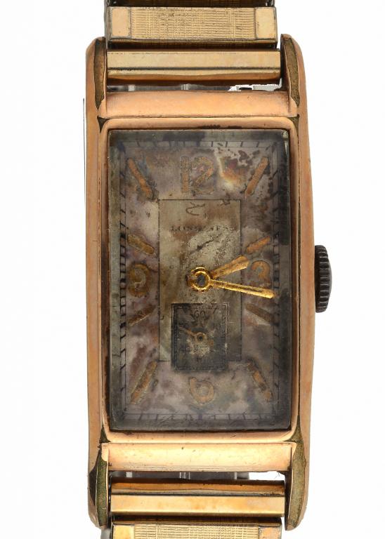 AN ART DECO LONGINES GOLD PLATED GENTLEMAN'S WRISTWATCH No 5431388 with calibre 25.27 movement, 1.