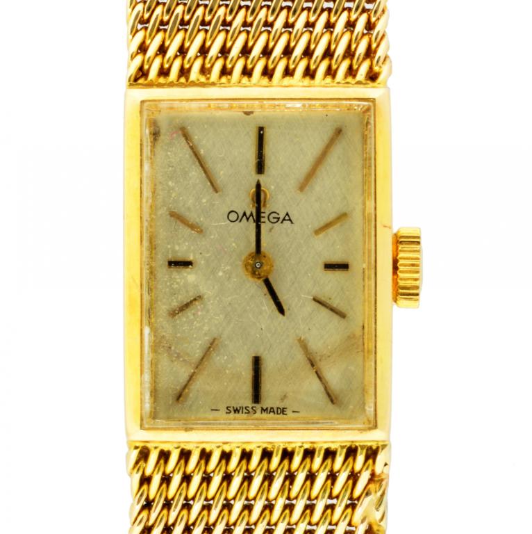 AN OMEGA 9CT GOLD LADY'S WRISTWATCH London 1969, 1.4 x 1.8cm,on gold mesh bracelet with Omega device