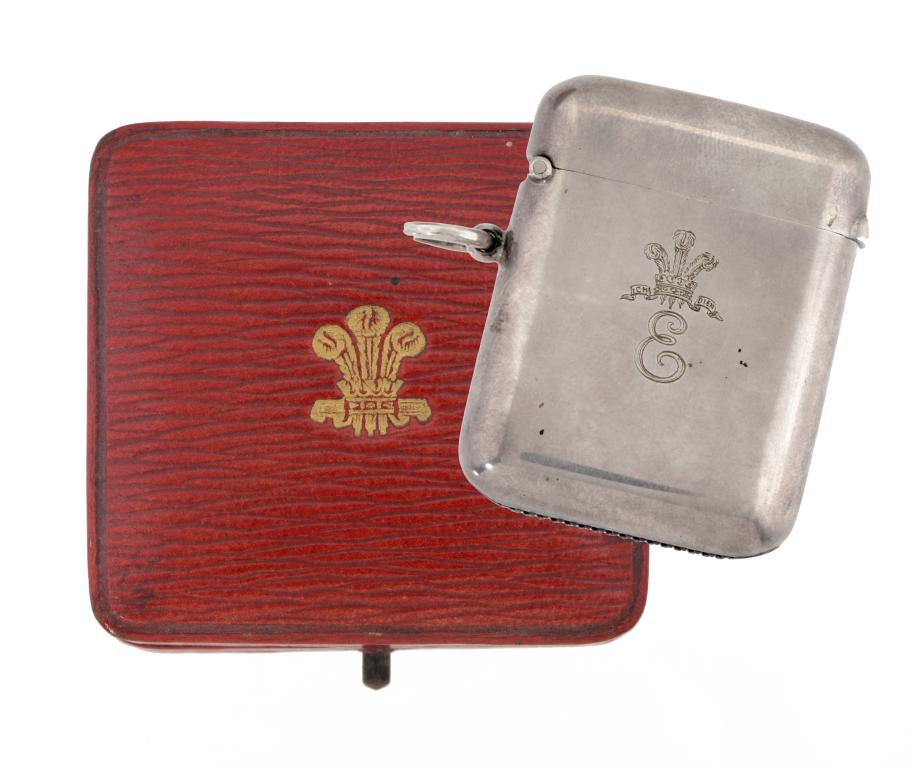 ROYAL. A SILVER VESTA CASE engraved with the initial and device of Edward, Prince of Wales, 5cm h,