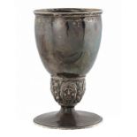 AN ARTS & CRAFTS SILVER WINE CUP BY OMAR RAMSDEN & ALWYN CARR, 1912 the hammer textured ovoid bowl