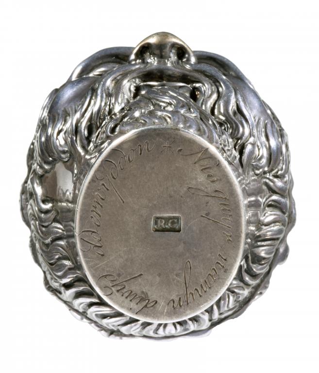 A RARE SILVER SNUFF BOX IN THE FORM OF THE HEAD OF A DRUID, EARLY 19TH C the underside engraved with - Image 4 of 4