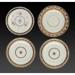 TWO AND A PAIR OF DERBY BLUE BORDERED PLATES, C1800 THE LARGEST PAINTED WITH SINGLE ROSES, 21.5-23.