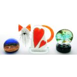 AN EMBEDDED GLASS CAT PAPERWEIGHT, 14CM H, A CAITHNESS GLASS FISH PAPERWEIGHT AND ANOTHER