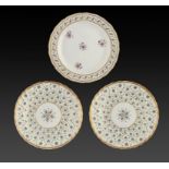 ONE AND A PAIR OF DERBY PLATES, C1800 ENAMELLED WITH FORMAL PATTERNS OF STYLISED FLOWERS, 22.5 AND