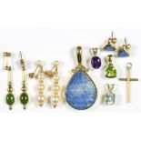 A SMALL QUANTITY OF GEM SET 9CT GOLD PENDANTS AND EARRINGS