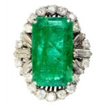 AN EMERALD AND DIAMOND CLUSTER RING the step cut emerald 1 x 1.69cm in white gold wirework, 6.1g,