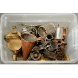 MISCELLANEOUS METALWARE INCLUDING PEWTER TANKARDS, BRASS WATERING CAN, BRASS PESTLE AND MORTAR, ETC