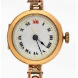 A 9CT GOLD LADIES WRISTWATCH, IMPORT MARKED LONDON 1919, ON EXPANDING GOLD BRACELET