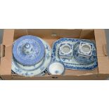 A CHINESE EXPORT PORCELAIN BLUE AND WHITE DISH, 26CM W, TWO PLATES, TWO CHINESE BLUE AND WHITE