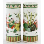 A PAIR OF CHINESE PORCELAIN FAMILLE VERTE CYLINDRICAL VASES, 23.5CM H, EARLY 20TH C