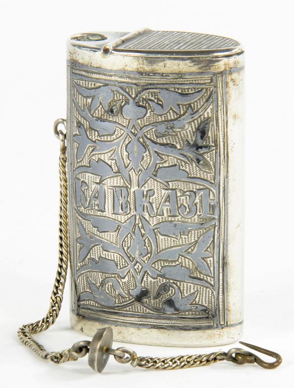 A RUSSIAN SILVER AND NIELLO VESTA CASE, 5.5CM H, MARKED 84, LATE 19TH C, 1OZ 2DWTS