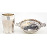 AN ELIZABETH II SILVER BEAKER, 8CM H, SHEFFIELD 1974 AND A PIERCED SILVER DISH WITH LUG HANDLES,