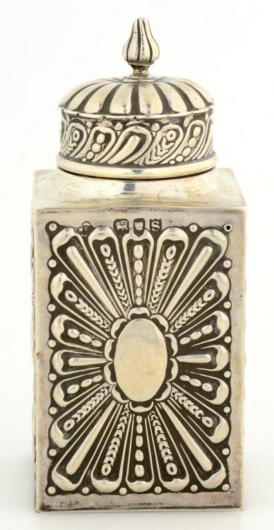 A VICTORIAN SILVER TEA CANISTER AND COVER, 11.5CM H, LONDON 1893, 4 OZS 4 DWTS