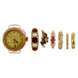 A 9CT GOLD LADY'S WRISTWATCH, LONDON 1929 AND SIX VARIOUS GOLD RINGS, 13.4G EXCLUDING WATCH