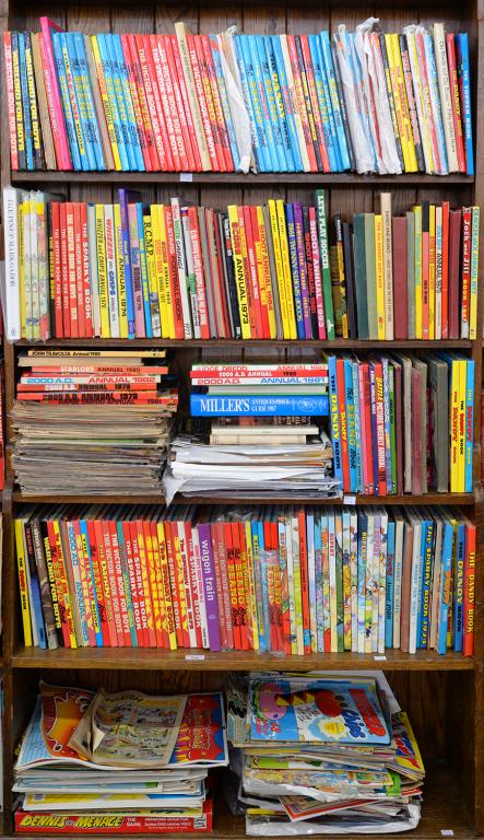 FIVE SHELVES OF CHILDREN'S ANNUALS, INCLUDING DANDY AND BEANO, 1970'S AND 1980'S