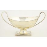 A GEORGE V SILVER TWO HANDLED OVAL FOOTED BOWL, 18CM OVER HANDLES, LONDON 1934, 5OZS