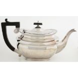 A GEORGE V SILVER TEAPOT, 15CM H, BIRMINGHAM 1912, 24OZS