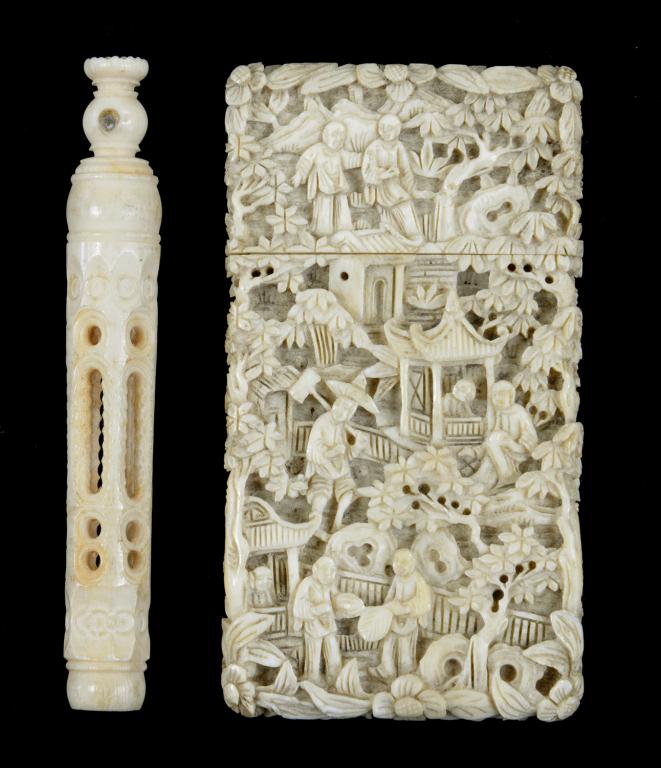 A CHINESE EXPORT CARVED IVORY CARD CASE AND COVER, 8CM H, MID 19TH C AND PART OF A VICTORIAN BONE