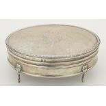 A GEORGE V OVAL SILVER TRINKET BOX, PLUSH LINED, 13CM W, MARKS RUBBED, BIRMINGHAM 1921