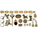 A QUANTITY OF VINTAGE COSTUME JEWELLERY, INCLUDING MARCASITE ARTICLES, A CAMEO BRACELET, A VICTORIAN