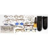 A QUANTITY OF VICTORIAN AND EARLY 20TH C SPECTACLES, VARIOUS TYPES OF MATERIALS AND TWO CASES