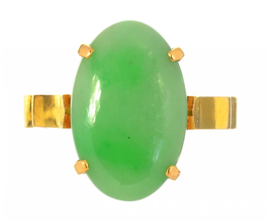 A JADE RING, IN GOLD, MARKED 850, ALSO MARKED IN CHINESE, 4.1G