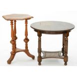A HEXAGONAL OAK OCCASIONAL TABLE, ON THREE TURNED LEGS WITH PLATFORM AND OUTSET FEET, 50CM W,
