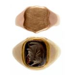 A 9CT GOLD GENTLEMAN'S SIGNET RING, HEMATITE SET AND ANOTHER 9CT GOLD SIGNET RING, 10.8G