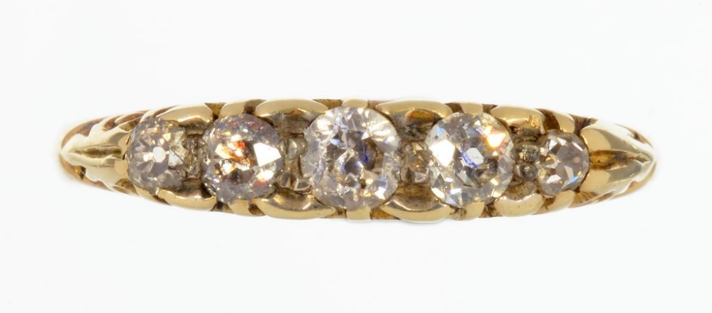 A DIAMOND FIVE STONE RING, WITH OLD CUT DIAMONDS, IN GOLD, MARKS INDISTINCT, 2.7G