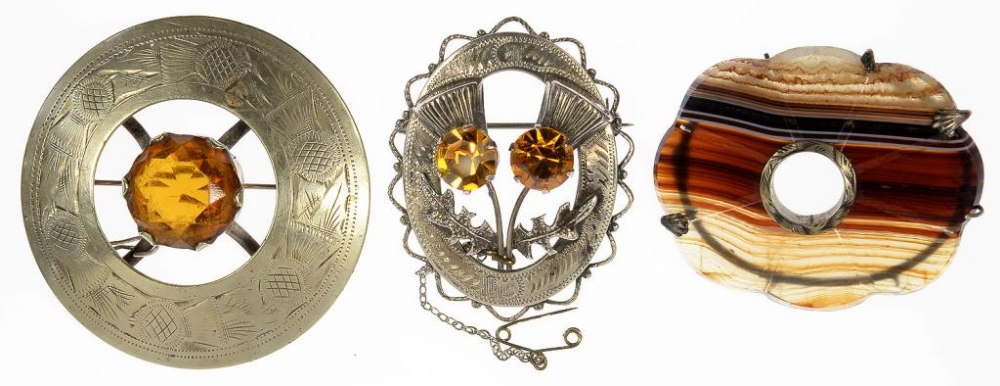 A VICTORIAN CARVED AGATE SET SILVER BROOCH AND TWO SCOTTISH PLAID BROOCHES, CITRINE SET